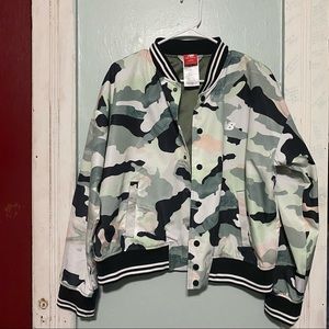 New Balance Essentials Camouflage Stadium Jacket, size L